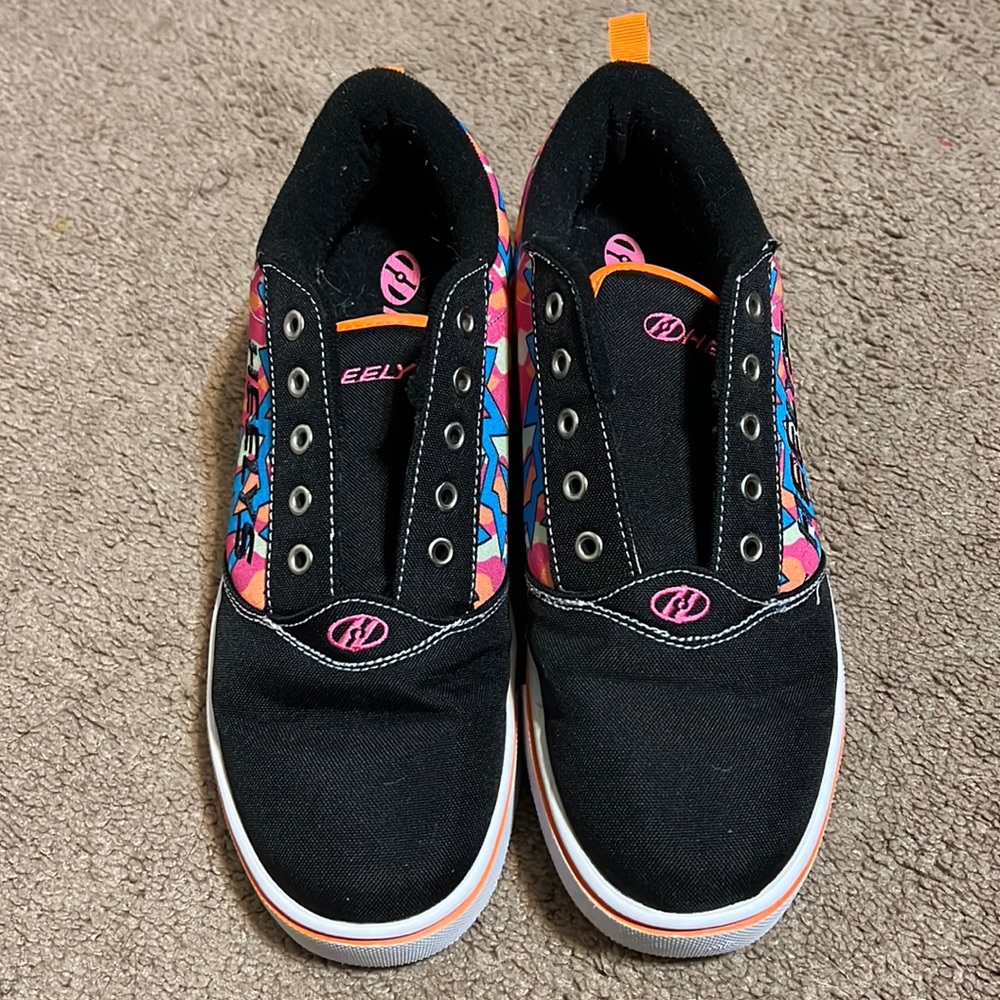 Heelys like new!!